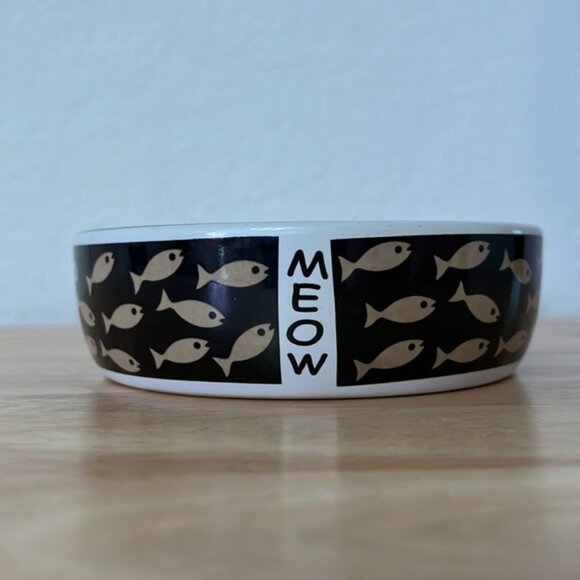 🎀 Whisker City ceramic cat bowl dish with ‘meow’ and fish print decor - Picture 5 of 11